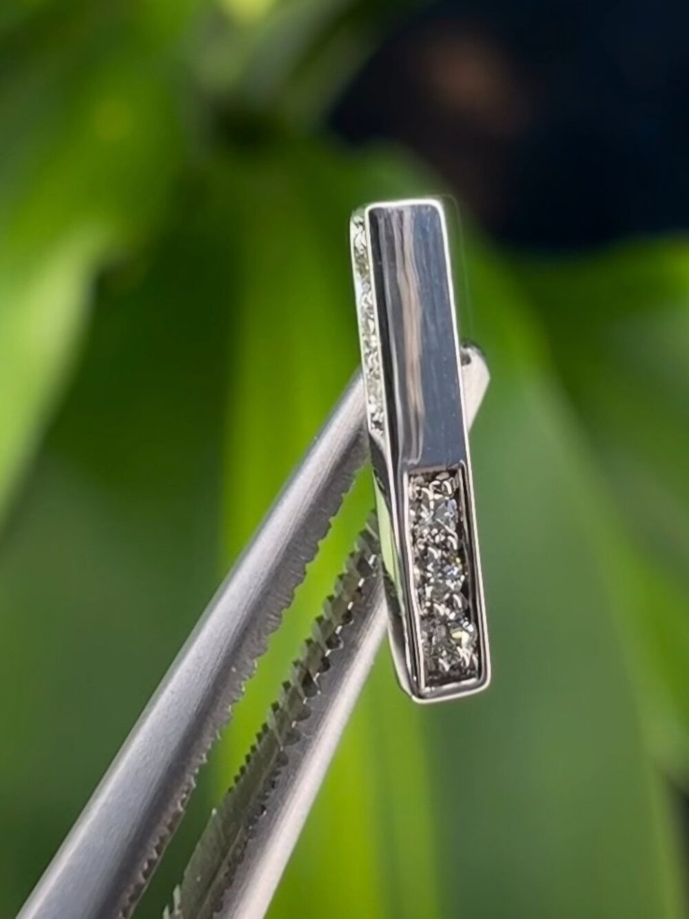 BVLA 18/16GA White Gold with 3 Diamonds